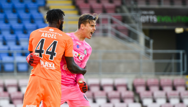 Dubbla straffräddningar när AFC tog första trean