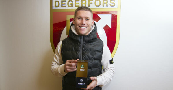 ”Jobbar hårt och tränar mycket på egen hand”