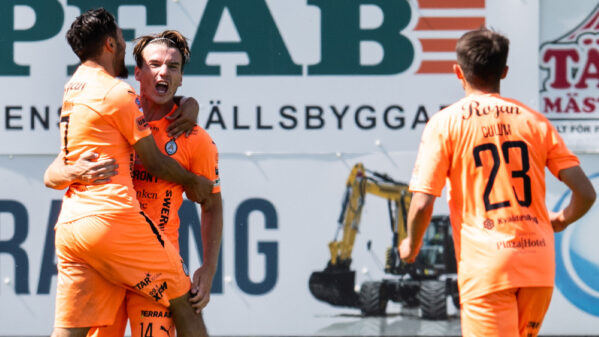 Lindbergs dubbel vände till seger för AFC